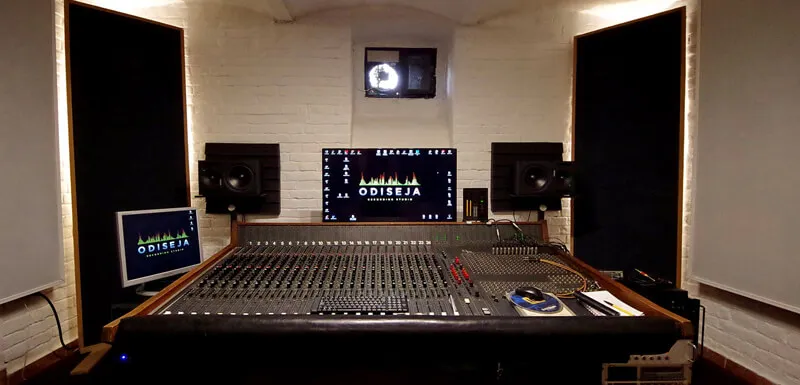 The control room with the mixing console and studio monitors