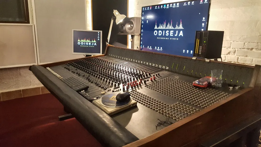 The 24-channel console with the Odiseja screen behind it