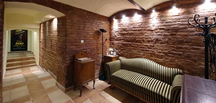 The lounge with the brick vault and the stairs