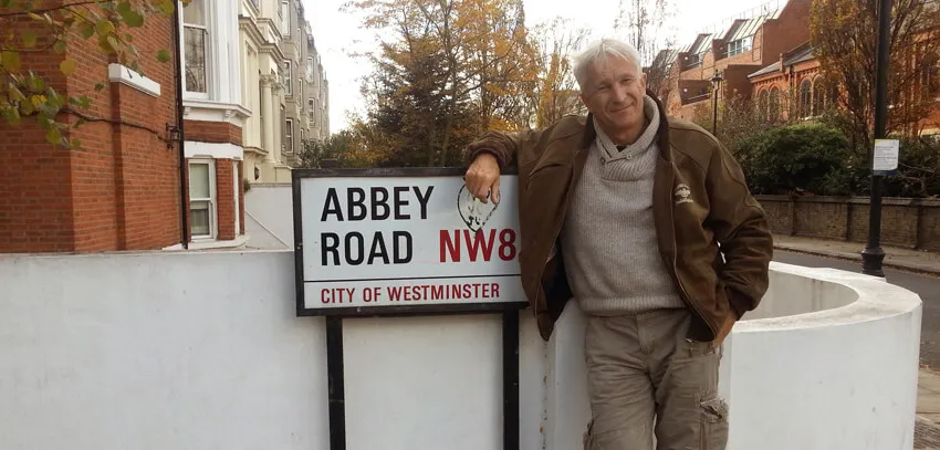 Vladimir Racković at the Abbey Road sign in London